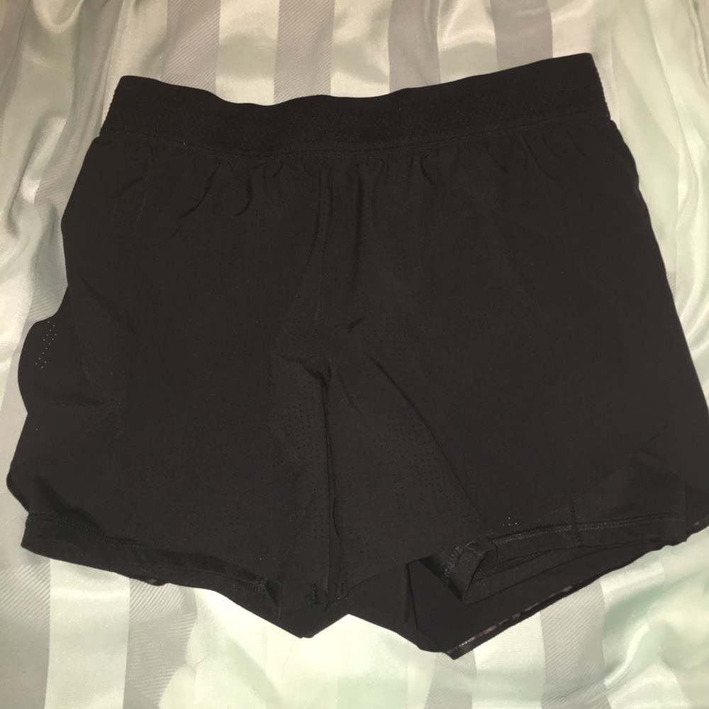 Black shorts🌻